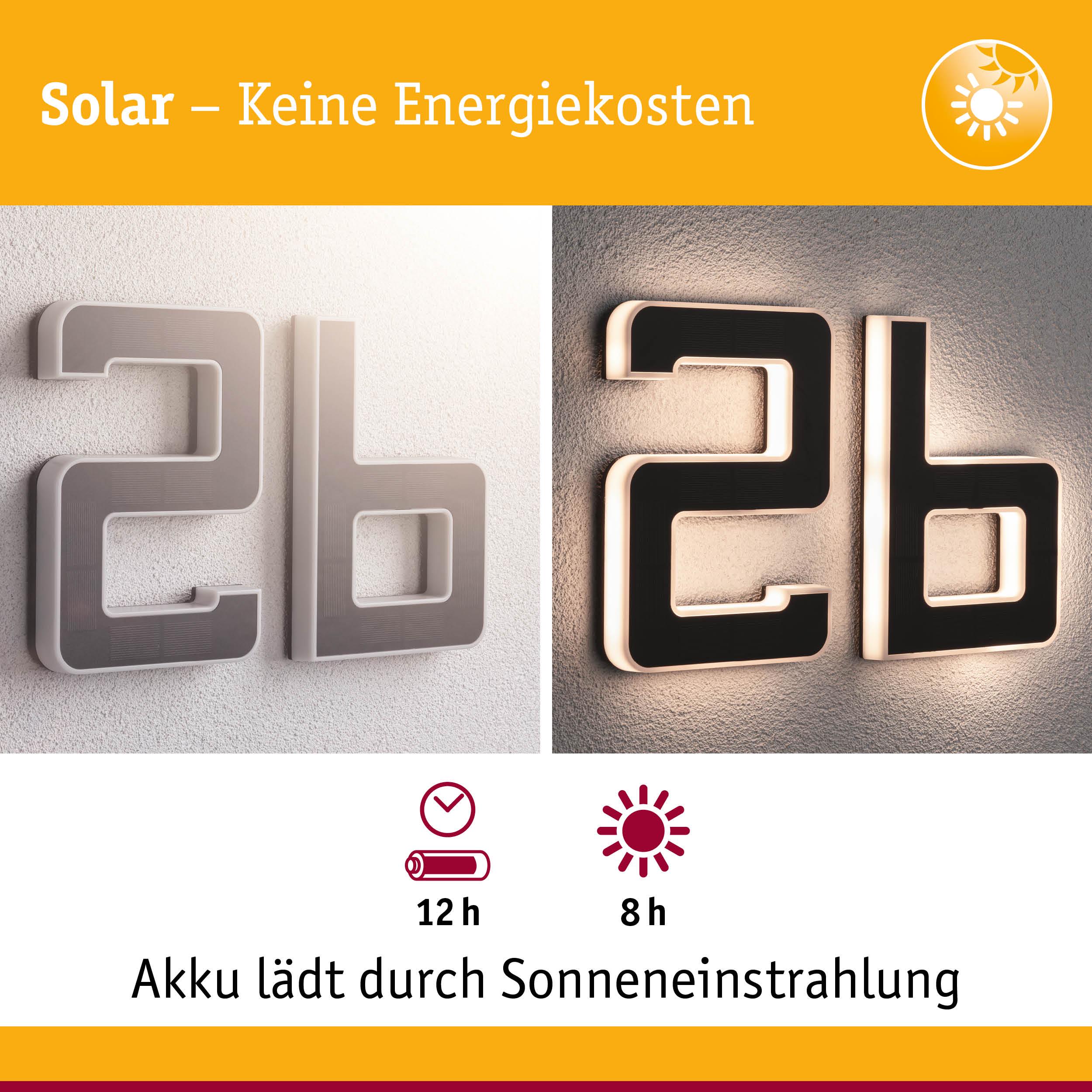 Solarbetriebene Hausnummer 2b aus Kunststoff in Weiß mit LED-Beleuchtung und Akku für 12 Stunden.