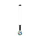 Suspension moderne en métal noir avec globe en verre mosaïque coloré pour un éclairage élégant