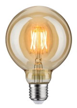 Rund LED-pære med ravfarvet glas og synlige filamenter til dekorativ belysning og varm atmosfære