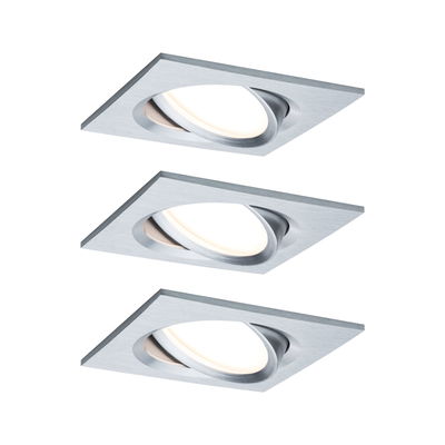 Drei quadratische Einbaustrahler aus gebürstetem Aluminium in Silber mit warmweißem LED-Licht.