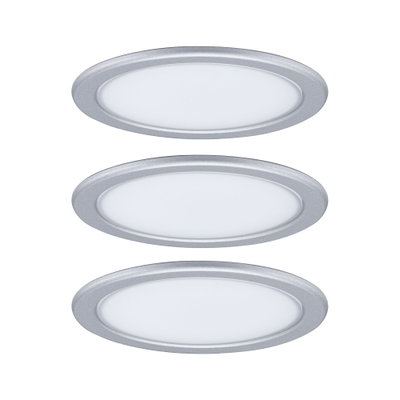 Trois spots LED encastrés ronds avec cadre en aluminium argenté et diffuseur blanc pour éclairage moderne
