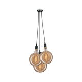 Moderne Pendelleuchte mit drei großen bernsteinfarbenen Glaskugeln und schwarzem Kabel für Wohnräume