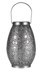 Metalllaterne mit filigranem Muster und Henkel in silberner Farbe für stimmungsvolle Beleuchtung.