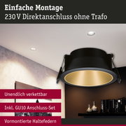 Schwarzer Einbaustrahler mit goldfarbener Innenfläche an weißer Decke für moderne LED-Beleuchtung