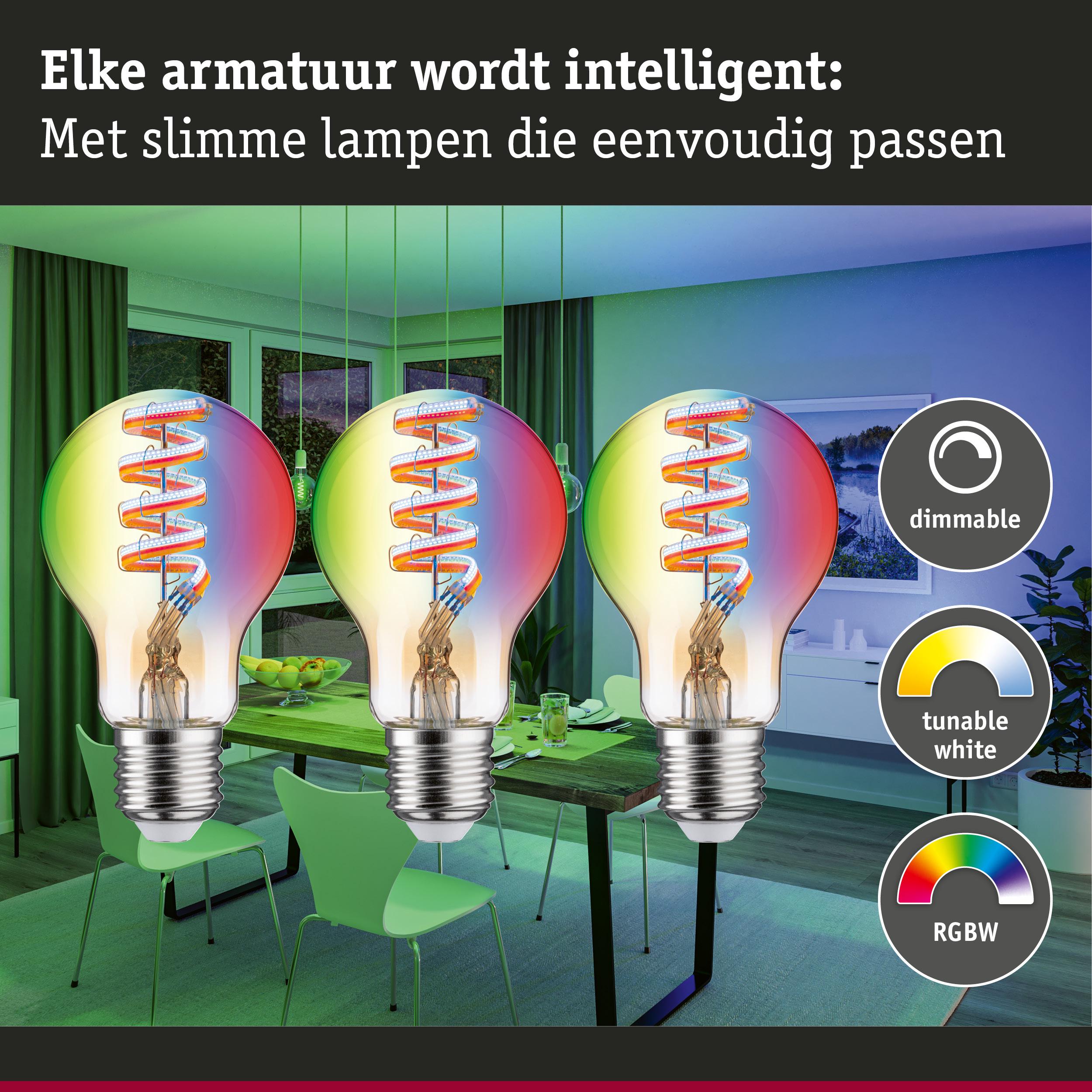 Drie dimbare RGBW LED-lampen met instelbaar wit licht in een moderne eetkamer met groene sfeerverlichting