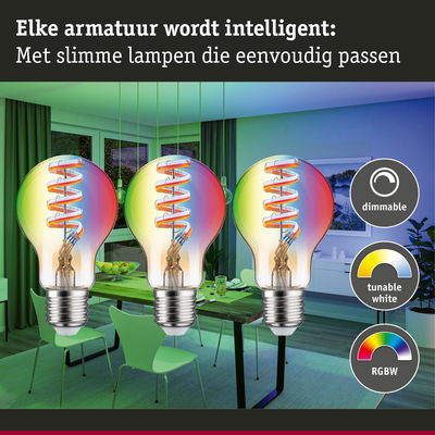 Drie dimbare RGBW LED-lampen met instelbaar wit licht in een moderne eetkamer met groene sfeerverlichting