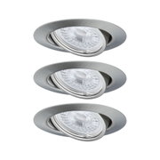 Drie ronde inbouwspots van geborsteld zilverkleurig aluminium voor moderne LED-verlichting.