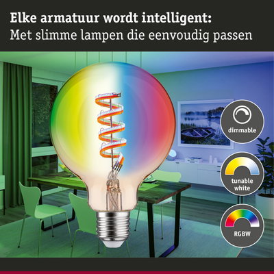 Grote gloeilamp met spiraalvormig LED-filament in moderne eetkamer met dimbare RGBW-verlichting