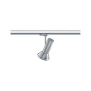 Silberner LED-Strahler aus Metall an Schienensystem für flexible Beleuchtung im Innenraum