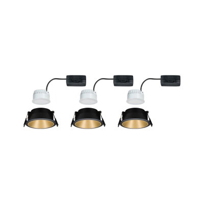 Drei schwarze Einbauleuchten mit goldfarbenem Reflektor und weißem LED-Treiber für moderne Raumbeleuchtung