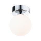 Deckenleuchte mit weißem Glasball und verchromtem Metallhalter für modernes Wohnambiente