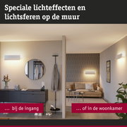 Moderne witte wandlampen in woonkamer en hal met warm licht en stijlvol design voor huisverlichting