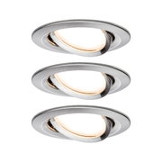 Trois spots encastrés ronds en acier inoxydable brossé avec lumière LED blanc chaud pour éclairage moderne.