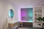 Salle de bain moderne avec éclairage LED encastré coloré et meuble-lavabo en bois
