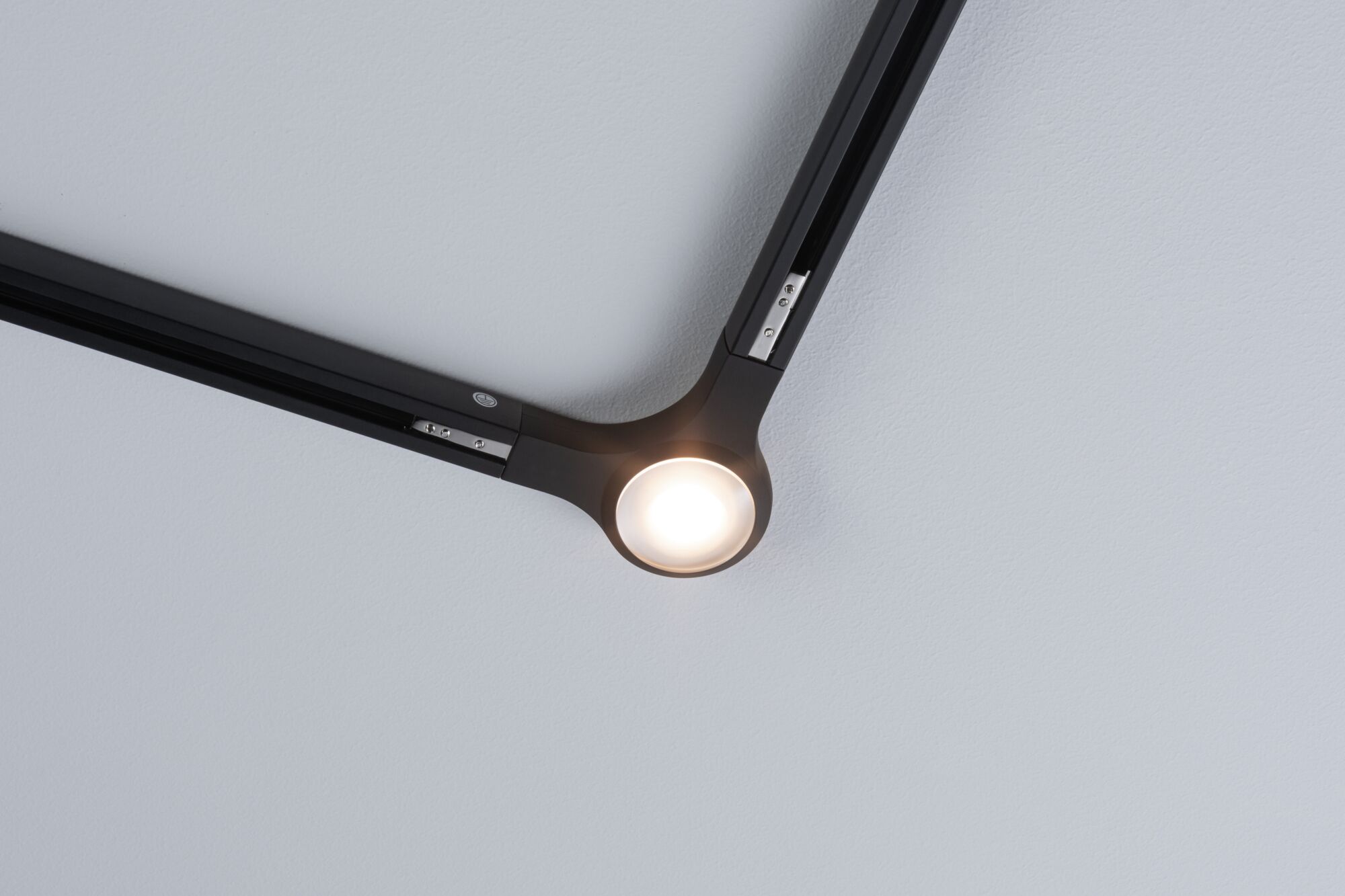 Zwarte LED-plafondlamp met twee armen en centraal lichtpunt voor moderne verlichting