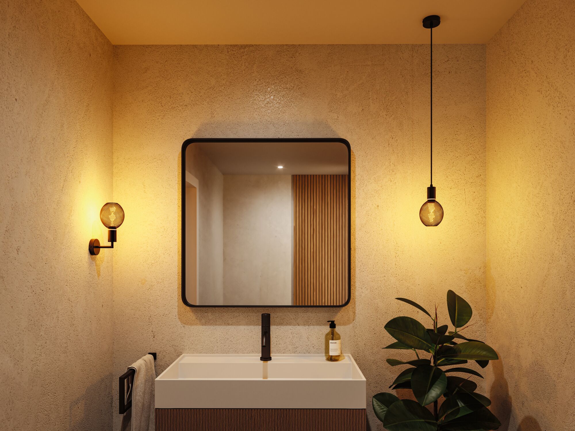 Modernes Badezimmer mit schwarzer Metall-Wandleuchte und Pendelleuchte mit warmem Licht und rechteckigem Spiegel