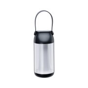 Lanterne LED portable noire avec corps en plastique transparent et poignée flexible pour éclairage extérieur