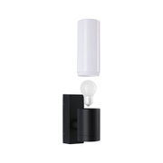 Schwarze Wandlampe mit abnehmbarem weißen Glaszylinder und sichtbarer Glühbirne, moderne Beleuchtung.