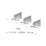 Dreiteiliges LED-Unterbauleuchten-Set aus gebürstetem Aluminium in Dreiecksform mit Netzteil und Verteiler.
