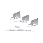 Dreiteiliges LED-Unterbauleuchten-Set aus gebürstetem Aluminium in Dreiecksform mit Netzteil und Verteiler.