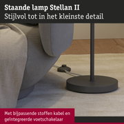 Staande lamp Stellan II met zwarte metalen voet en geïntegreerde voetschakelaar voor sfeerverlichting