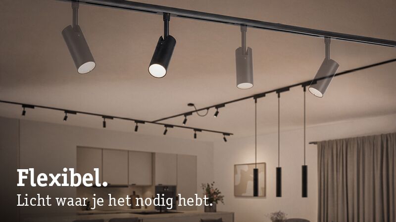 Zwarte en witte flexibele LED-railspots in moderne woonruimte met keuken en eetgedeelte.
