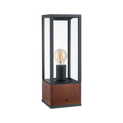 Moderne tafellamp met zwart metalen frame en houten voet, heldere glazen kap, zichtbare LED-lamp