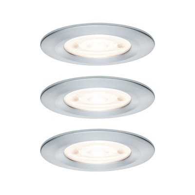 Drei runde LED-Einbaustrahler aus gebürstetem Aluminium in Silber für moderne Raumbeleuchtung