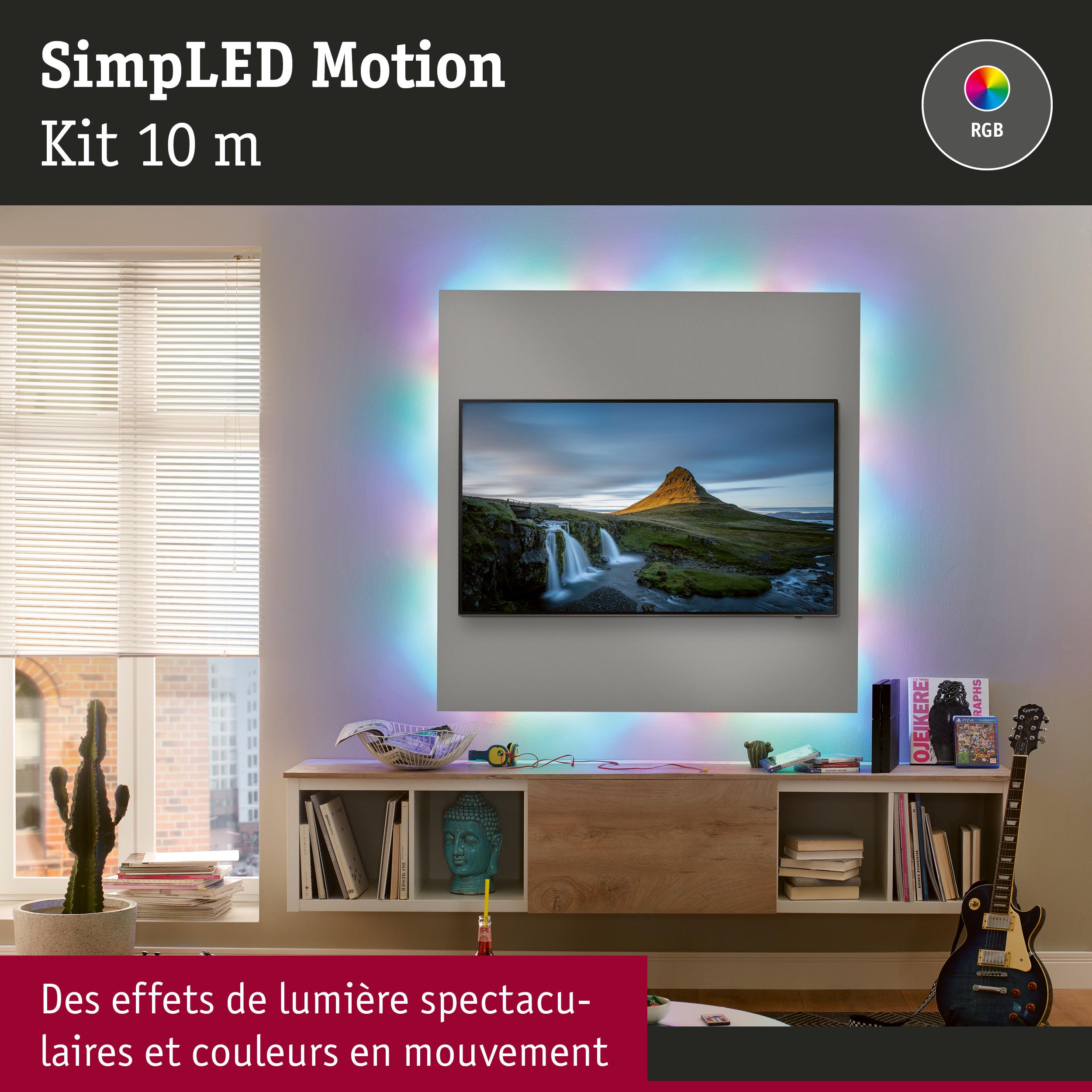 Kit LED RGB 10 m avec effets lumineux en mouvement derrière TV dans un salon moderne