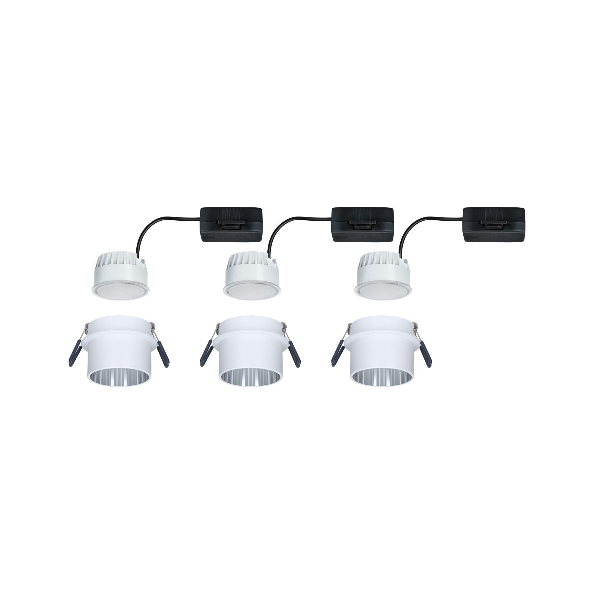 Drei weiße LED-Einbaustrahler mit schwarzem Anschlusskabel für moderne Innenbeleuchtung