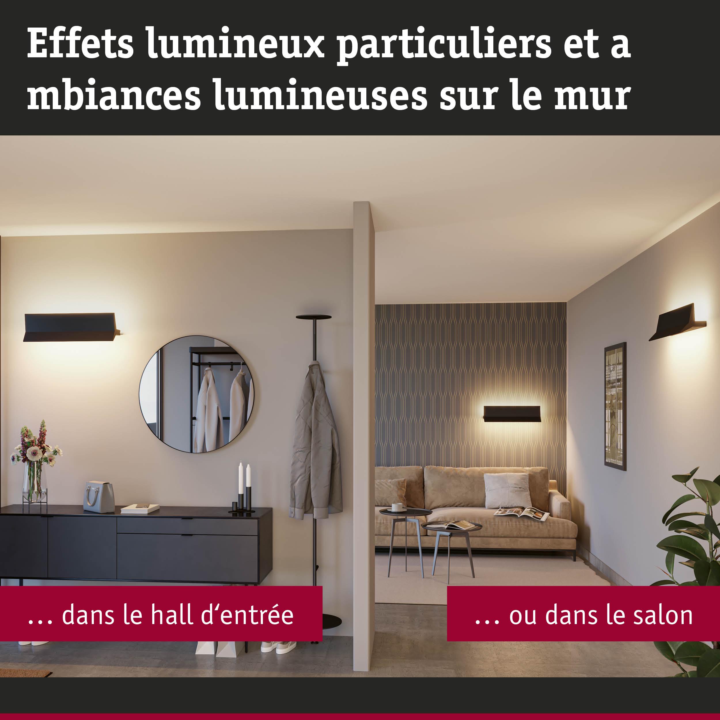 Appliques murales noires avec lumière chaude dans hall d'entrée et salon moderne avec canapé