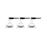 Trois ampoules LED GU10 blanches avec connecteurs noirs et cadres d'encastrement métalliques.