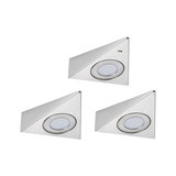 Trois spots encastrés triangulaires LED en acier inoxydable brossé pour éclairage d'accent moderne.