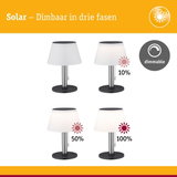 Dimbare solar tafellamp met witte kap en zwarte voet in drie helderheidsniveaus