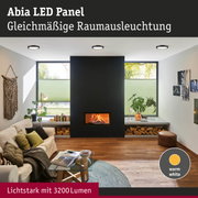 Abia LED Panel in Schwarz mit warmweißem Licht für gleichmäßige Raumausleuchtung und 3200 Lumen.