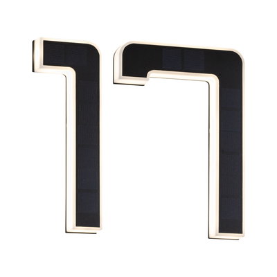 Moderne sort LED-væglampe med integreret solpanel og varmt hvidt lys til energibesparende belysning.