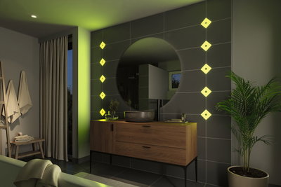 Salle de bain moderne avec meuble en bois, miroir rond et éclairage mural LED vert pour une ambiance chaleureuse