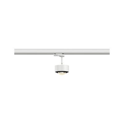 Moderner weißer LED-Strahler aus Metall an Schienensystem für flexible Raumbeleuchtung