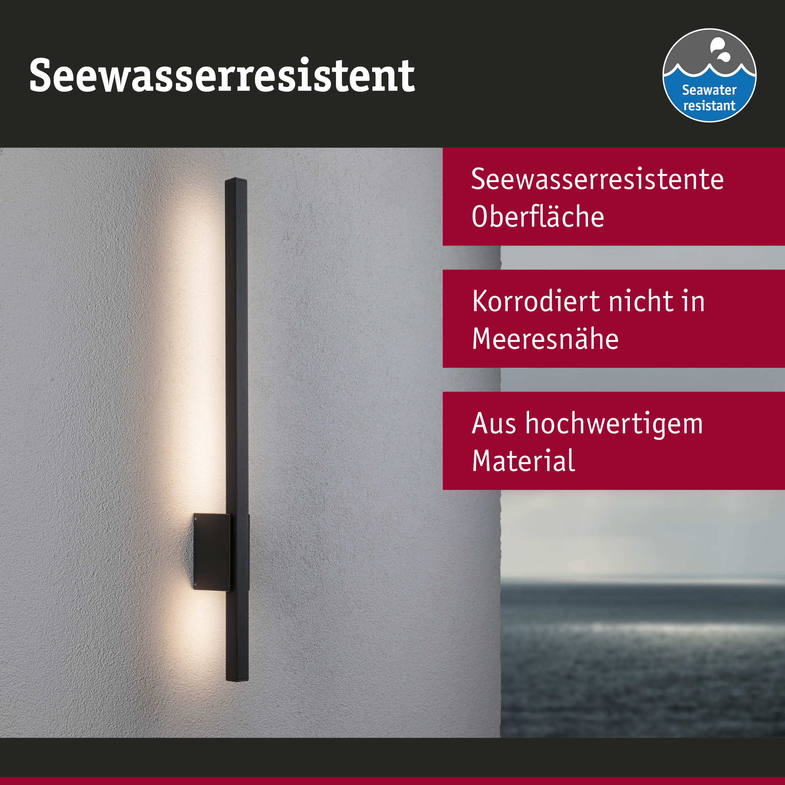 Schwarze LED-Wandleuchte mit seewasserresistenter Oberfläche an weißer Wand mit Meerblick