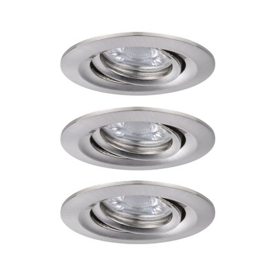 Drei runde Einbaustrahler aus gebürstetem Aluminium in Silber für moderne LED-Beleuchtung.