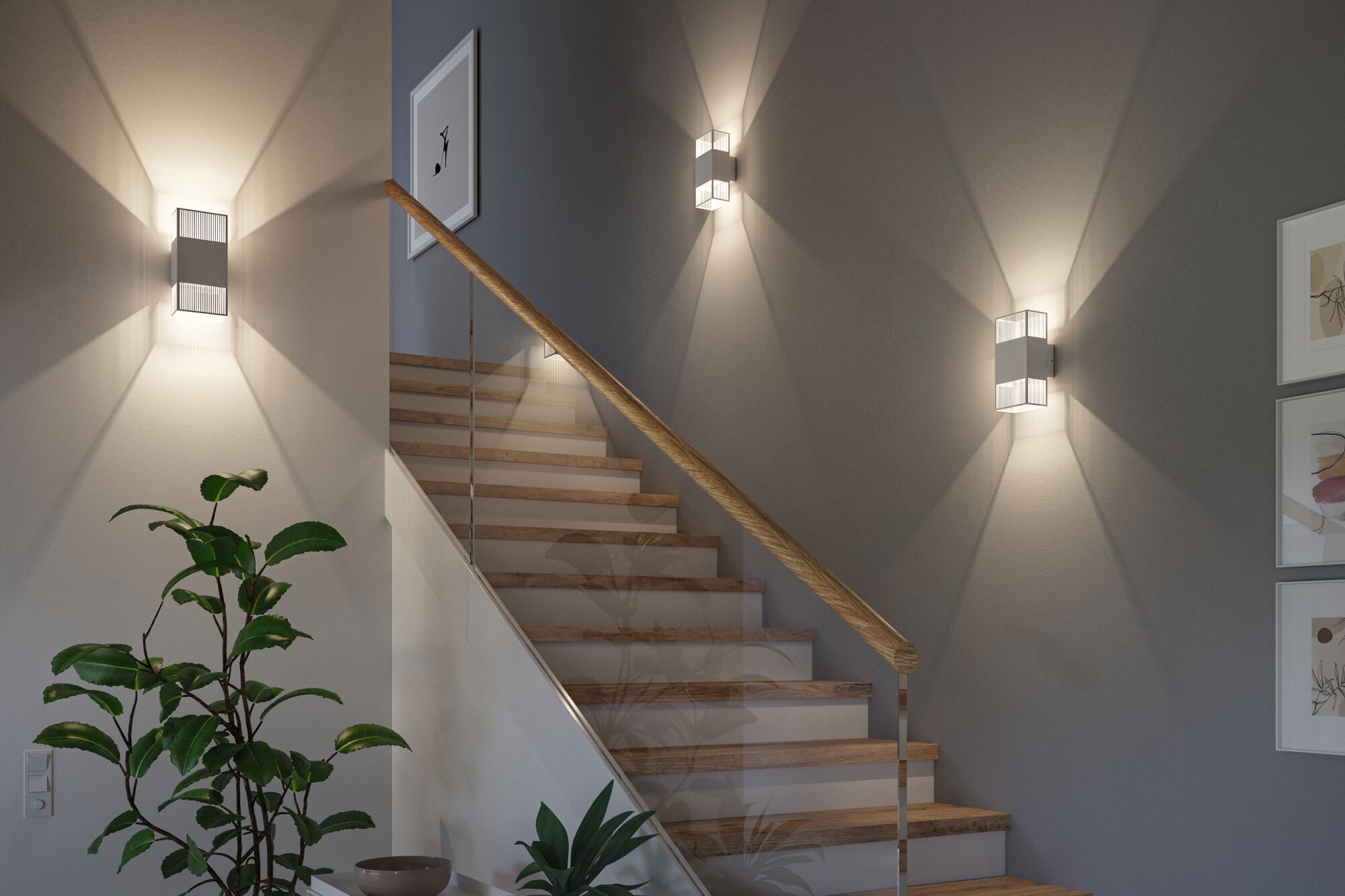 Moderne weiße Wandleuchte aus Metall mit dekorativem Lichtmuster an Treppenhauswand