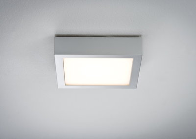Quadratische Deckenleuchte aus Aluminium in Silber mit warmweißem LED-Licht für moderne Innenräume