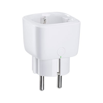 Witte kunststof stekkeradapter met twee metalen pinnen voor elektrische apparaten.
