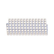 Flexibler LED-Lichtstreifen mit warmweißem Licht und selbstklebender Rückseite für vielseitige Beleuchtung.