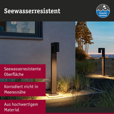 Seewasserresistenter schwarzer Außenleuchtenpfosten aus hochwertigem Material am Meer mit LED-Beleuchtung