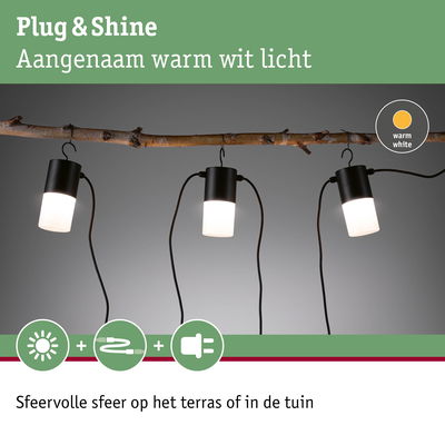 Drie zwarte LED-buitenlampen met warm wit licht hangend aan tak voor terras en tuin