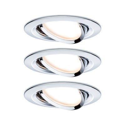 Drei runde Einbaustrahler aus Chrom mit warmweißem Licht für moderne Innenbeleuchtung.