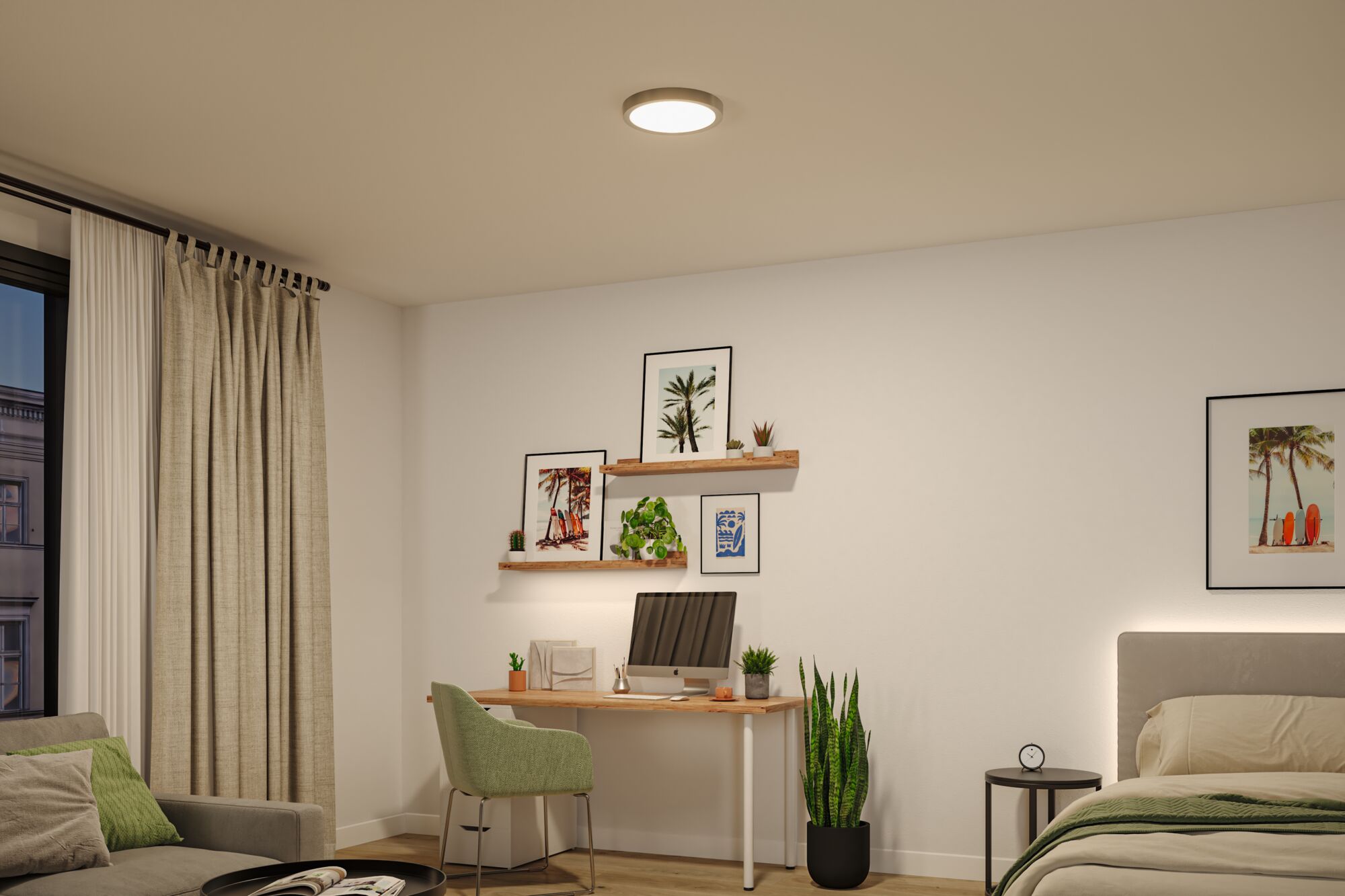 Rundes Deckenlicht in Beige aus Metall in modernem Schlafzimmer mit Arbeitsbereich und Pflanzen