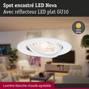 Spot encastré LED Nova blanc avec réflecteur plat GU10 et lumière blanc chaud pour intérieur