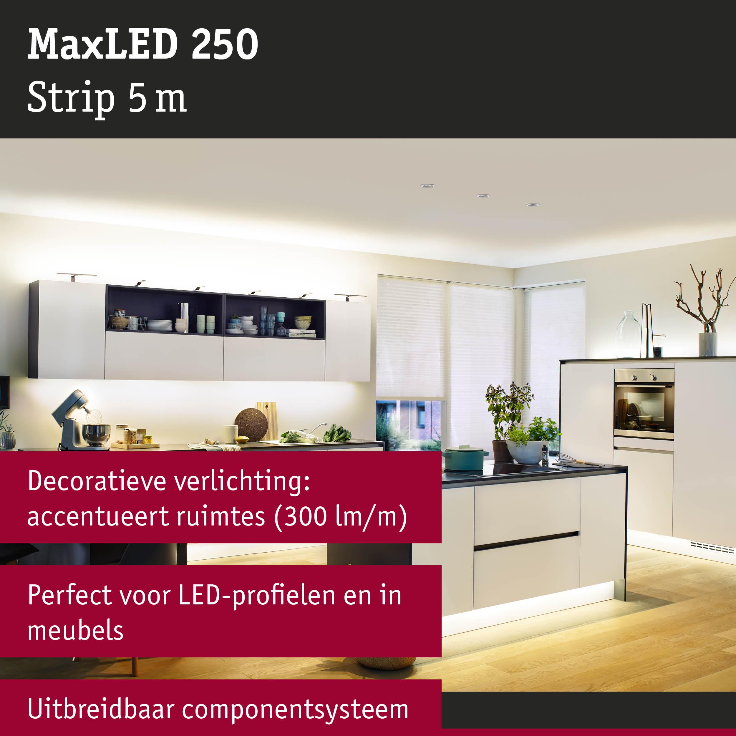 Moderne keuken met MaxLED 250 LED-strip van 5 m voor decoratieve verlichting en meubelaccenten